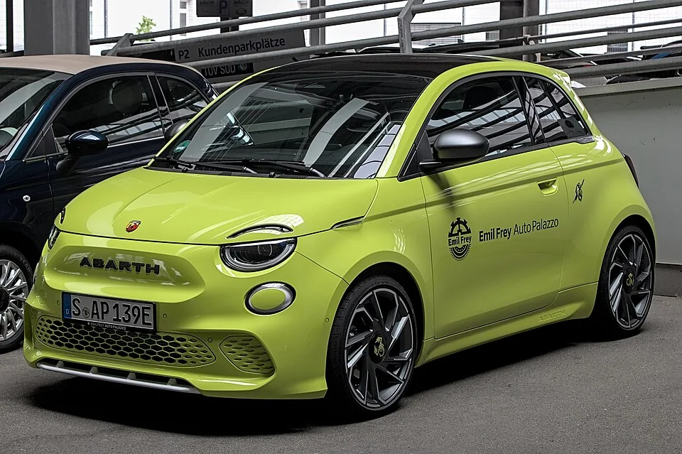 Abarth 500e exterior