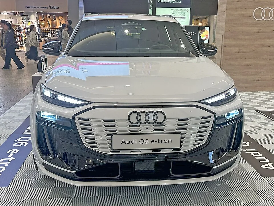 Audi Q6 e-tron exterior