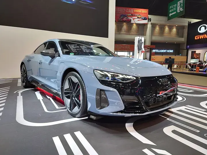 Audi RS e-tron GT exterior