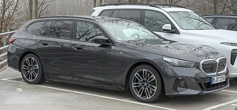 BMW i5 Touring exterior