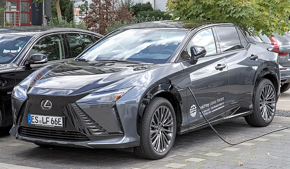 Lexus RZ exterior