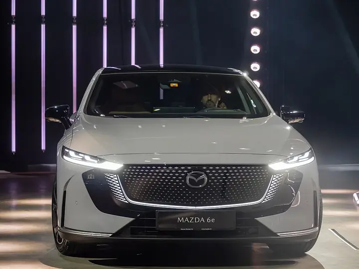 Mazda 6e exterior