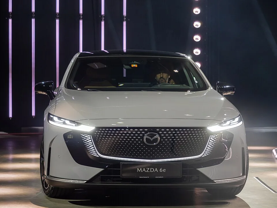 Mazda 6e exterior