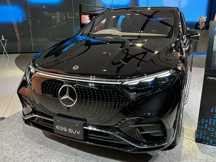 Mercedes-Benz EQS SUV exterior