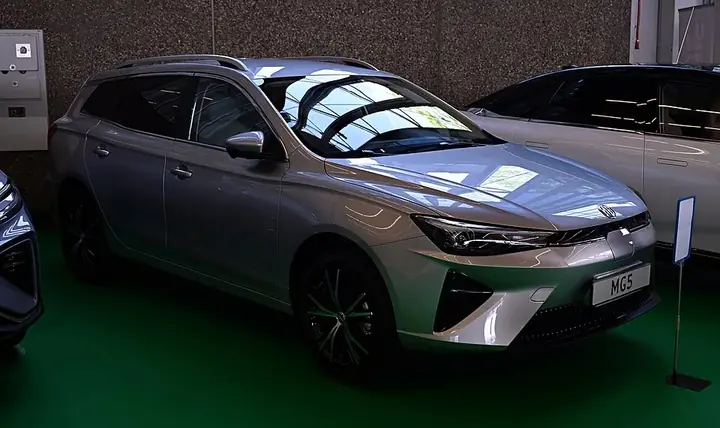 MG5 EV exterior