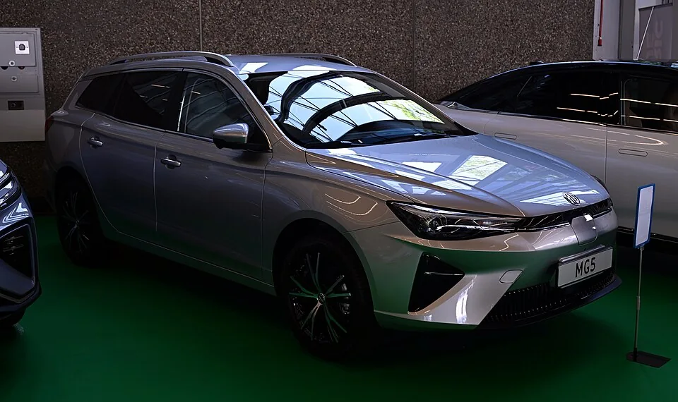 MG5 EV exterior