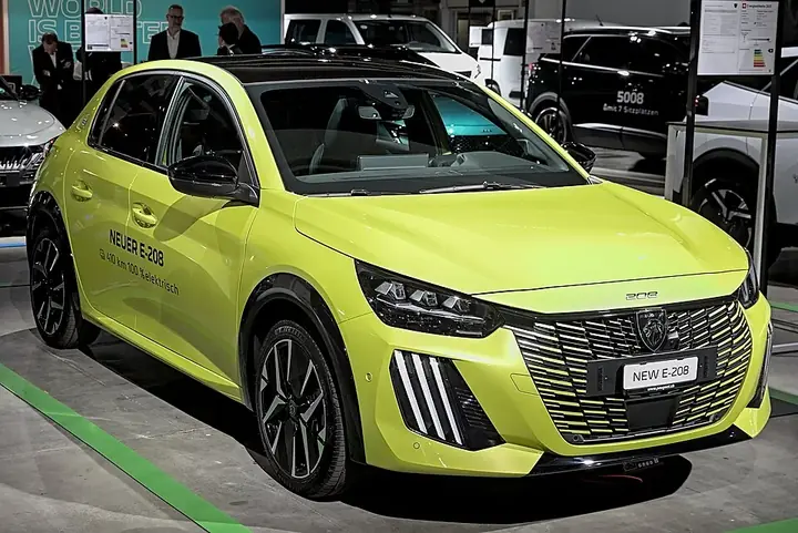 Peugeot e-208 exterior