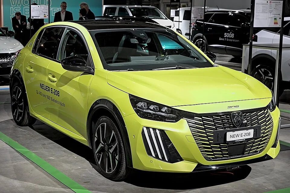 Peugeot e-208 exterior