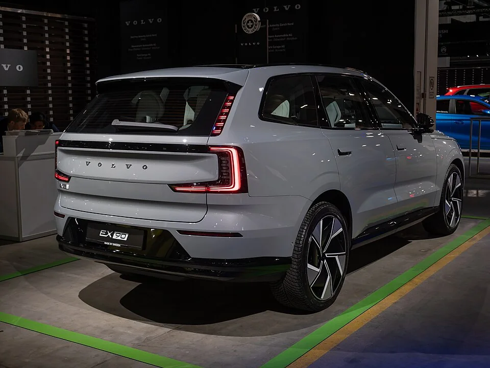 Volvo EX90 exterior