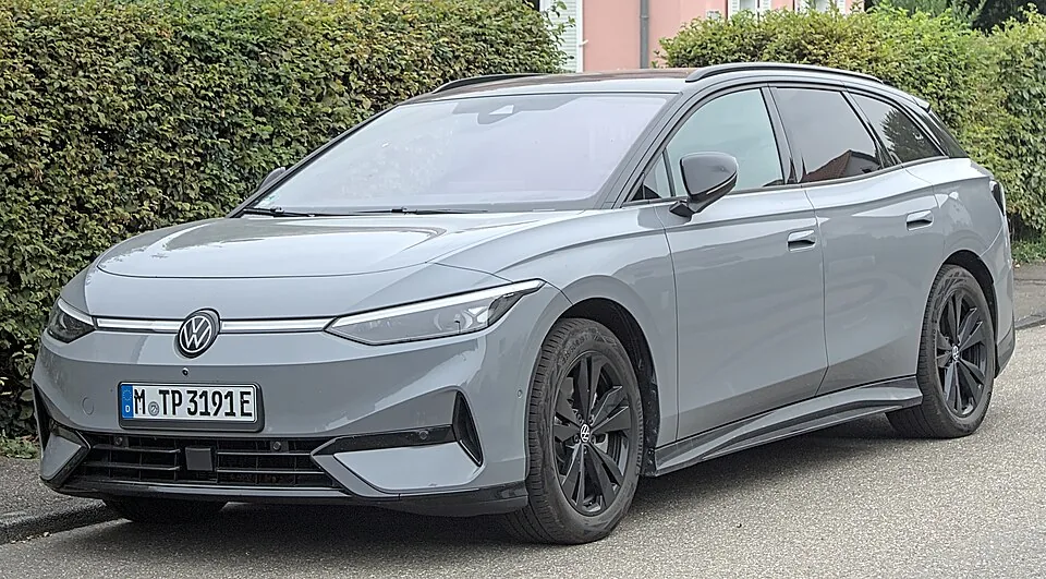 Volkswagen ID.7 Tourer — representative estates photograph